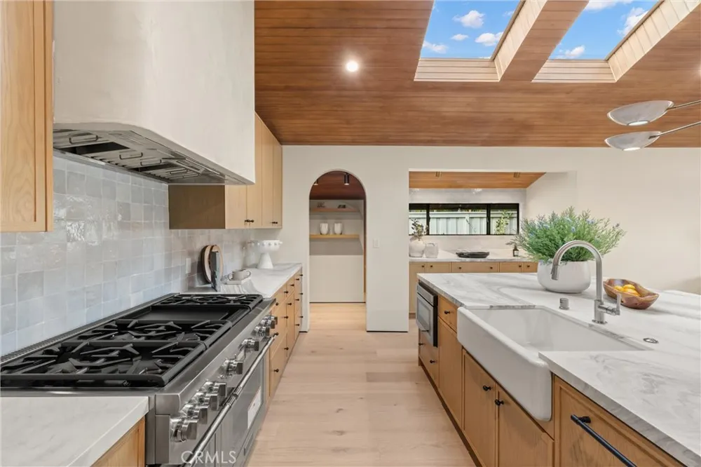 3080 Country Club Drive Costa Mesa, CA 92626