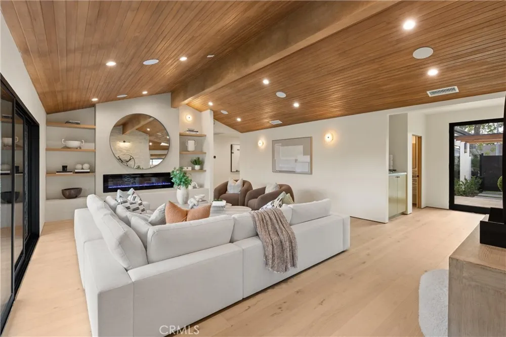 3080 Country Club Drive Costa Mesa, CA 92626