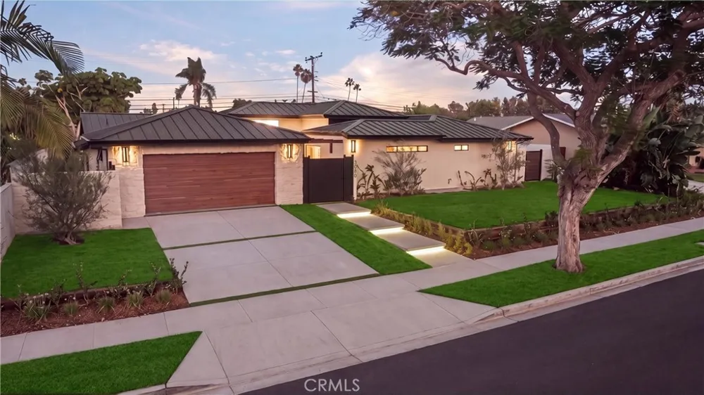 3080 Country Club Drive Costa Mesa, CA 92626