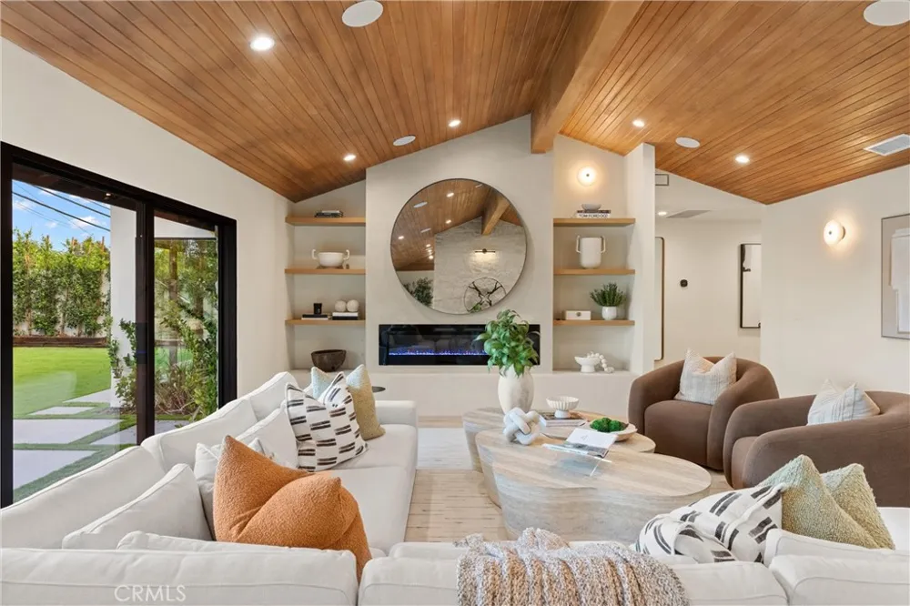 3080 Country Club Drive Costa Mesa, CA 92626