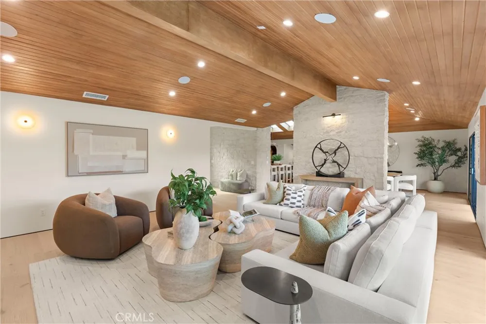 3080 Country Club Drive Costa Mesa, CA 92626