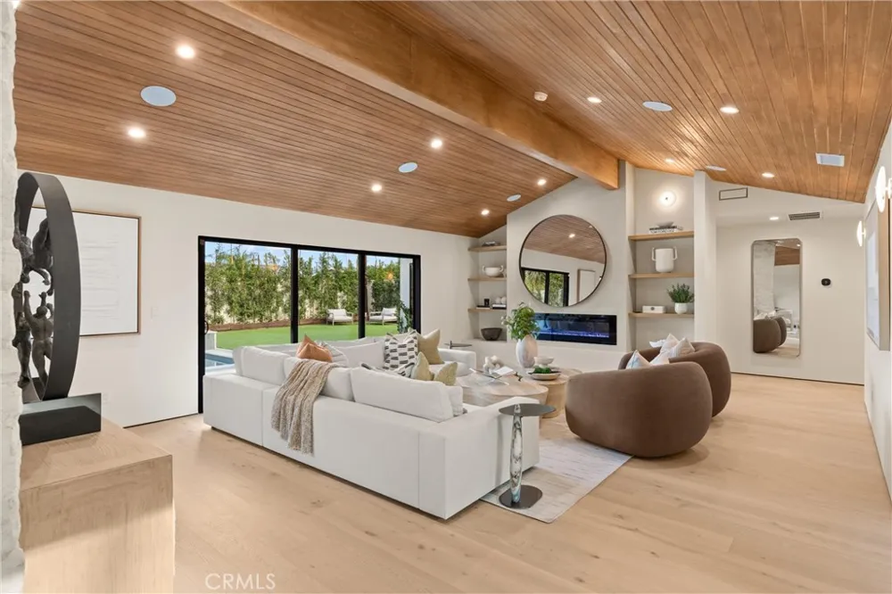 3080 Country Club Drive Costa Mesa, CA 92626