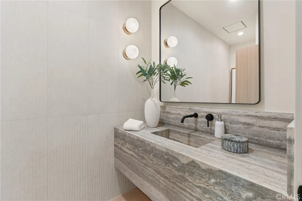 3080 Country Club Drive Costa Mesa, CA 92626