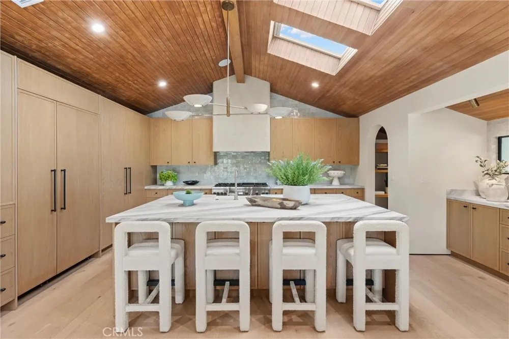 3080 Country Club Drive Costa Mesa, CA 92626