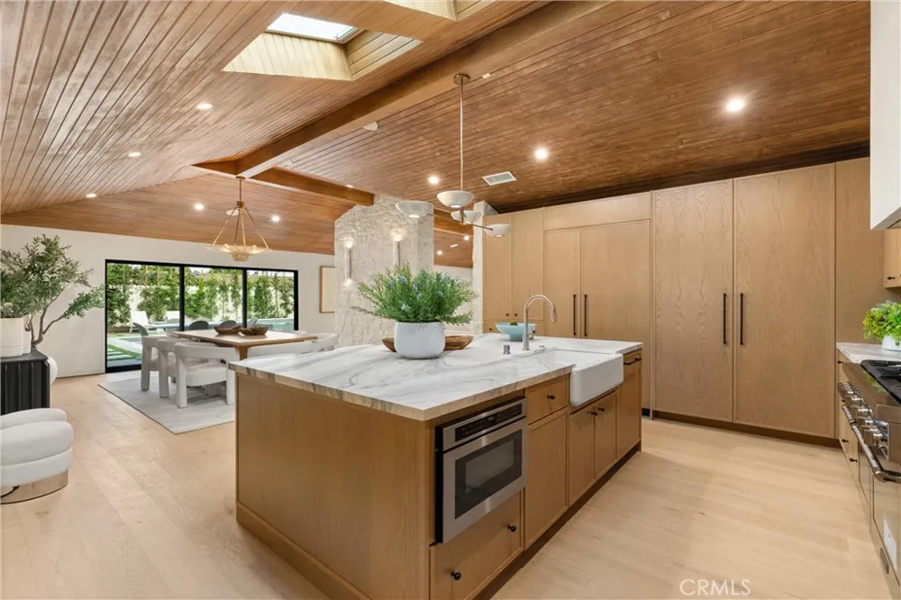 3080 Country Club Drive Costa Mesa, CA 92626