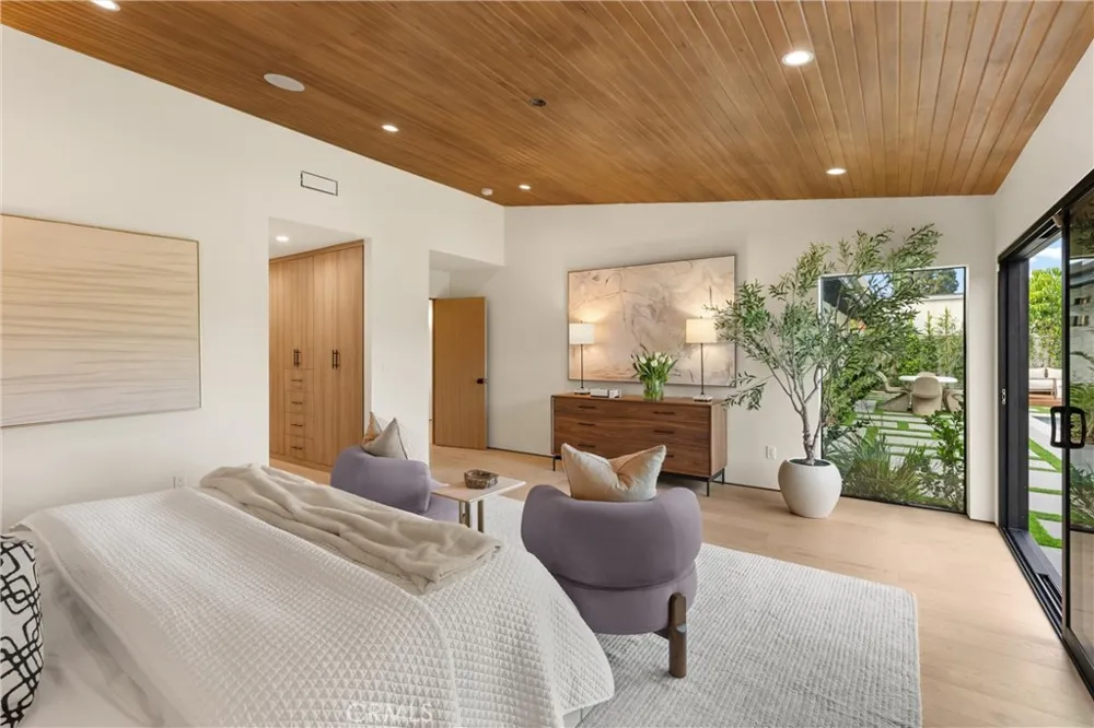3080 Country Club Drive Costa Mesa, CA 92626