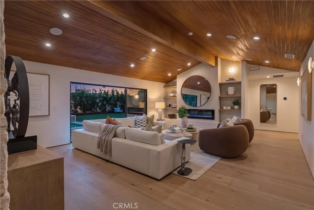 3080 Country Club Drive Costa Mesa, CA 92626