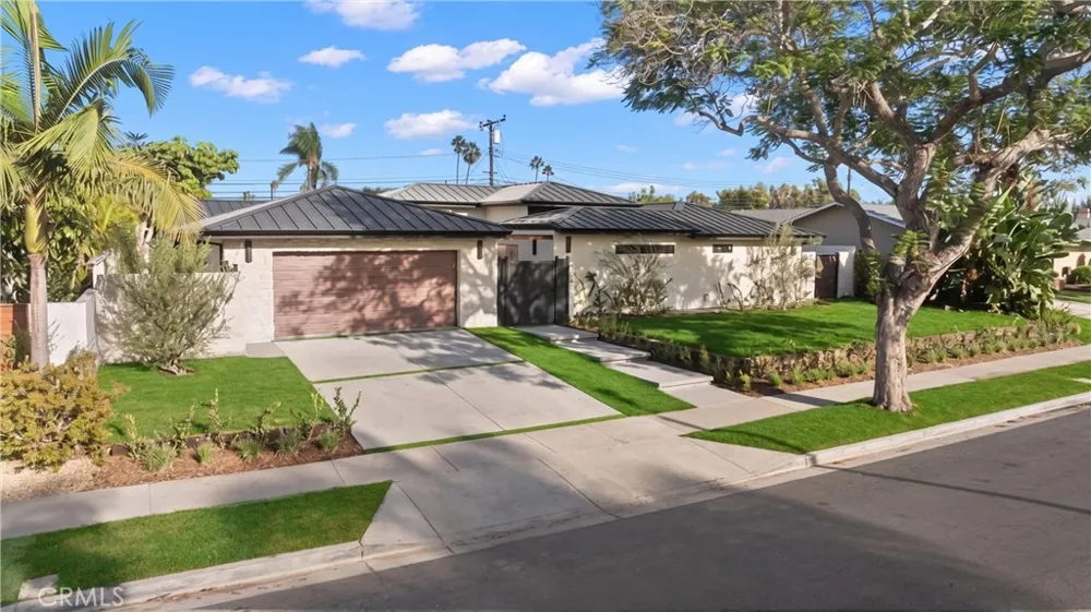 3080 Country Club Drive Costa Mesa, CA 92626
