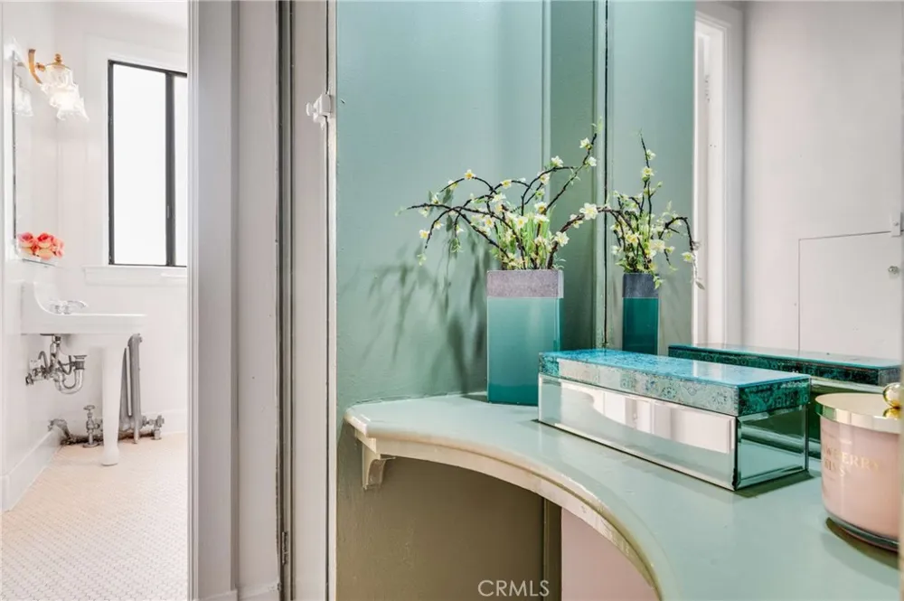 315 W 3rd #1011 Long Beach, CA 90802