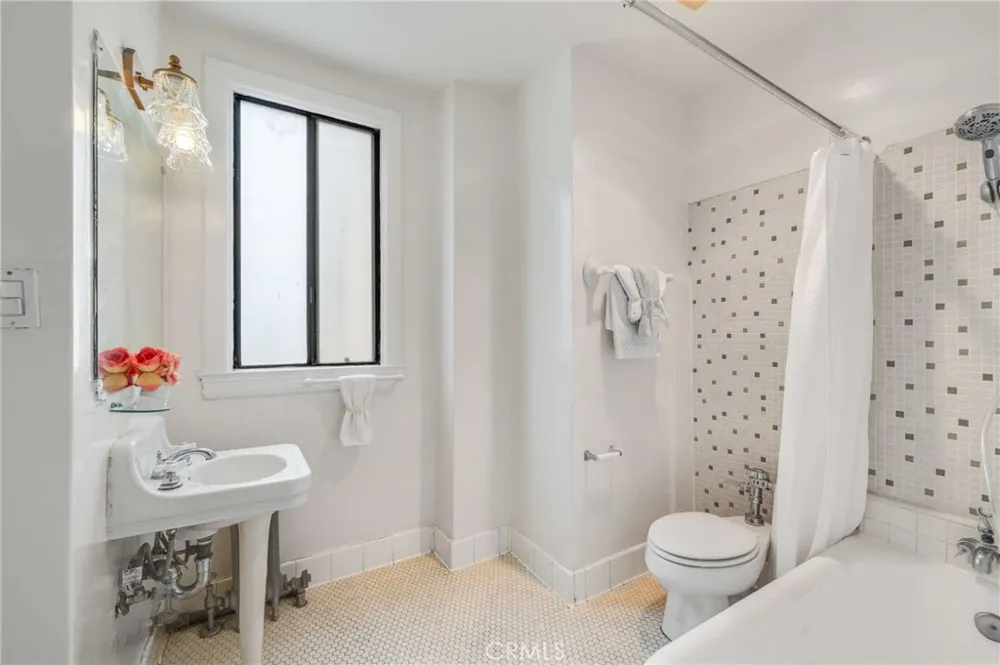 315 W 3rd #1011 Long Beach, CA 90802