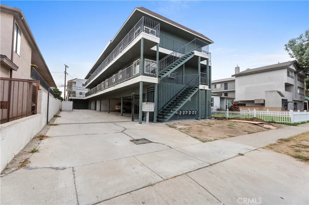 12612 Kornblum Avenue #1 Hawthorne, CA 90250