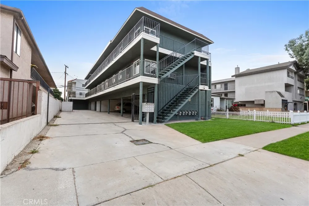 12612 Kornblum Avenue #1 Hawthorne, CA 90250