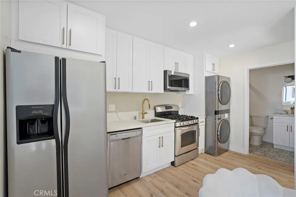 21703 Costanso Woodland Hills, CA 91364