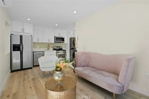 21703 Costanso