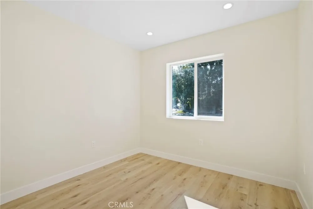 21703 Costanso Woodland Hills, CA 91364