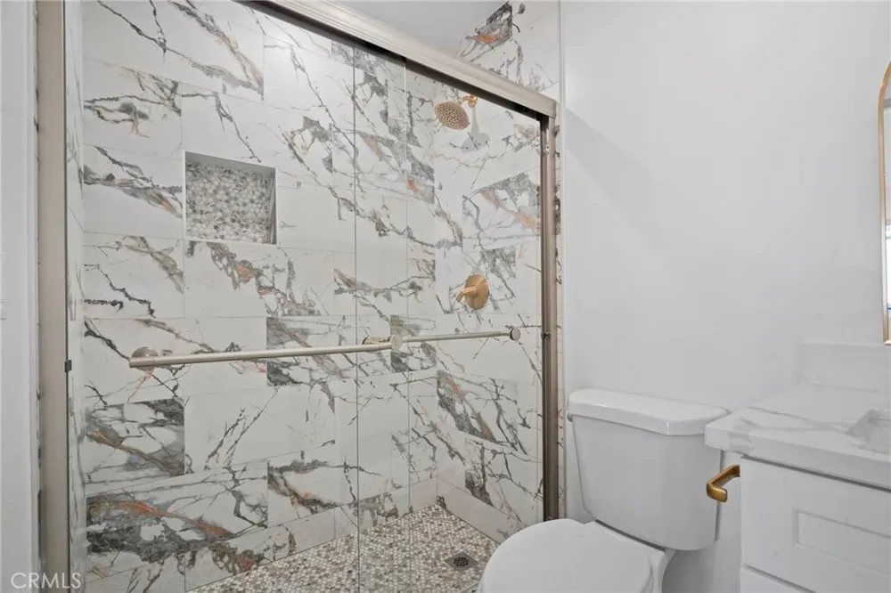 21703 Costanso Woodland Hills, CA 91364