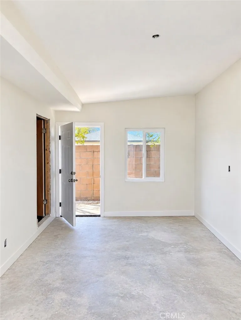 149 W Grove Rialto, CA 92376