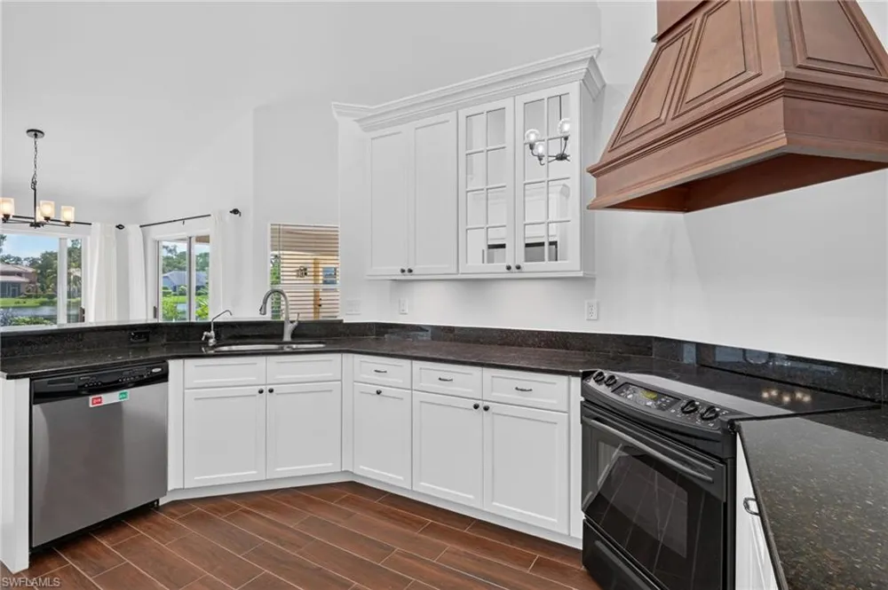 2126 E Crown PT Naples, FL 34112