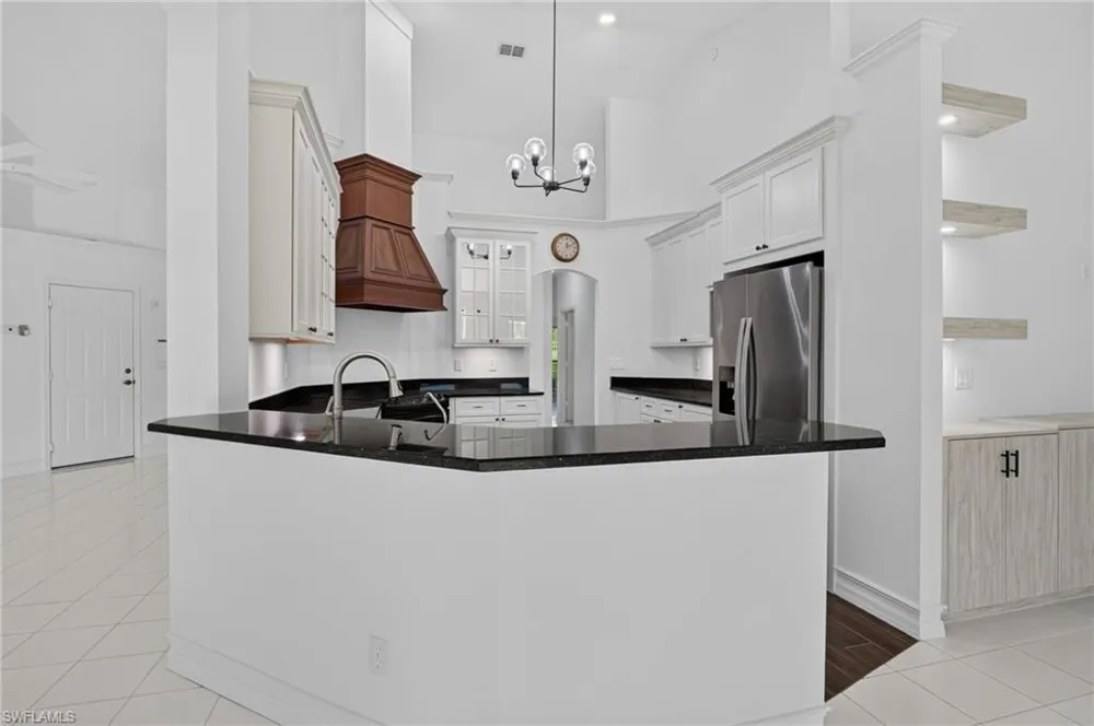 2126 E Crown PT Naples, FL 34112