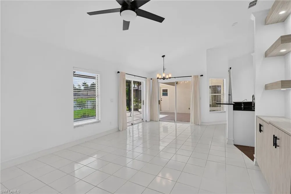 2126 E Crown PT Naples, FL 34112