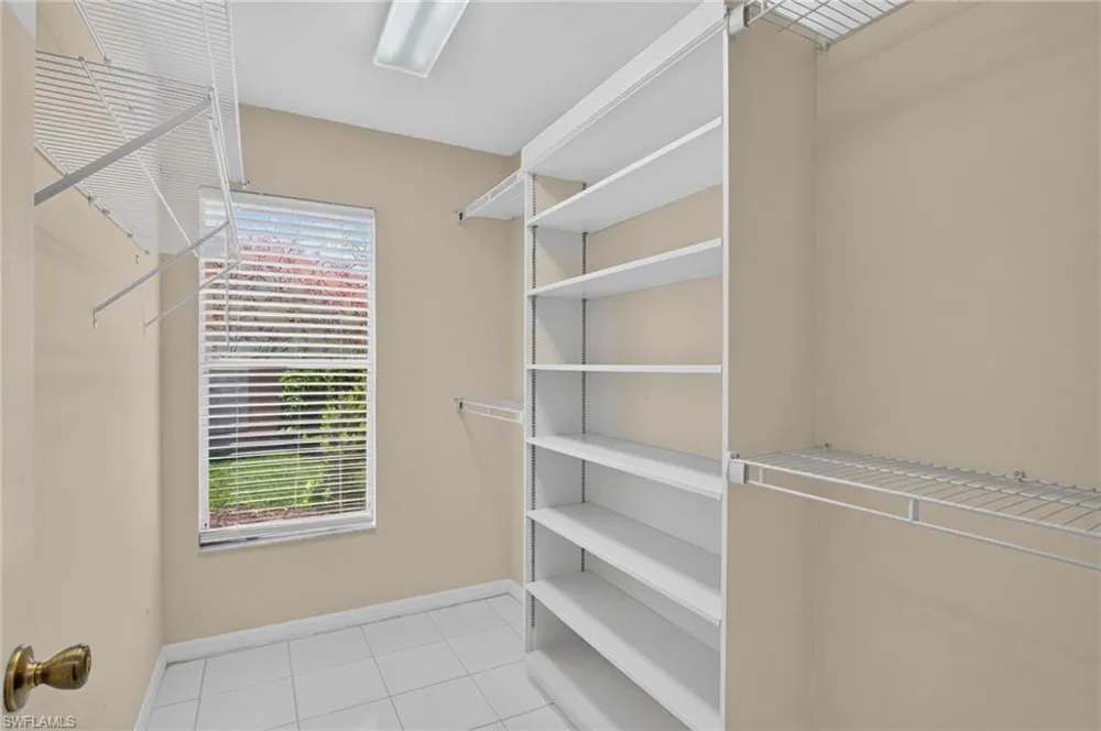 2126 E Crown PT Naples, FL 34112
