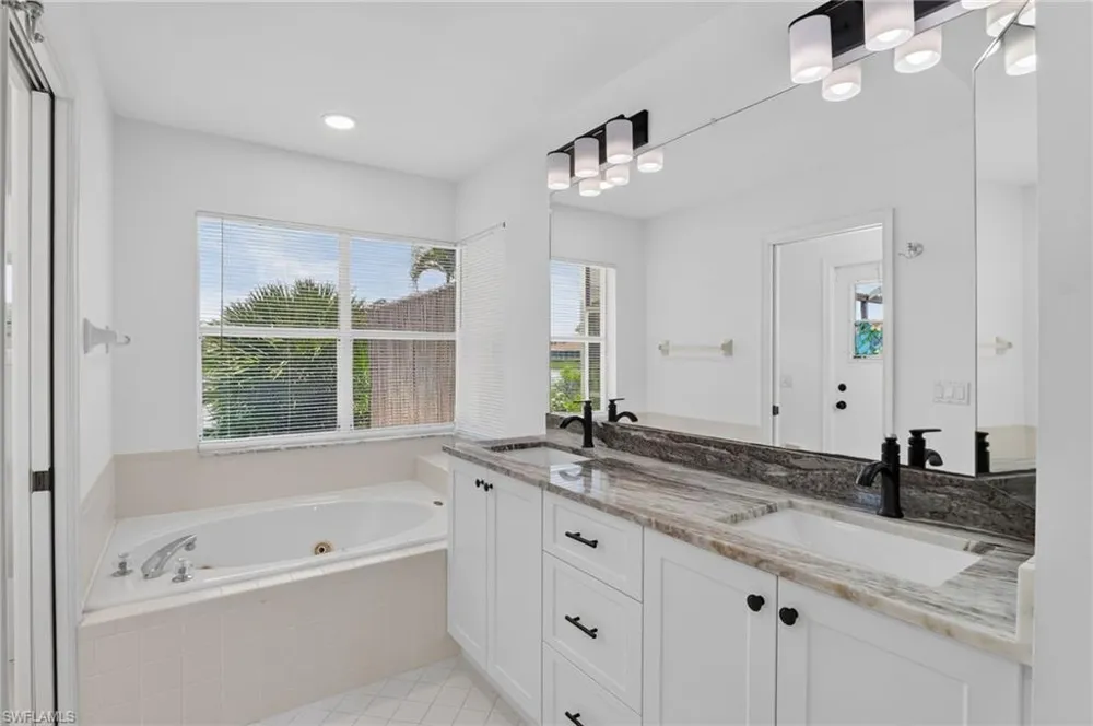 2126 E Crown PT Naples, FL 34112