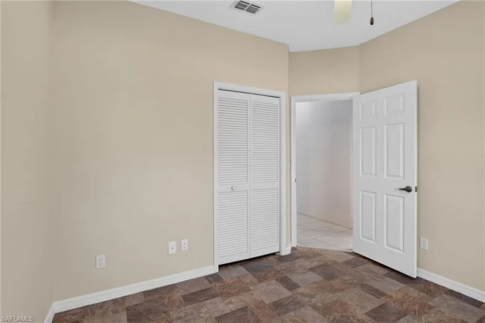 2126 E Crown PT Naples, FL 34112