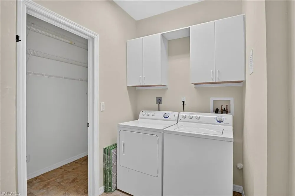 2126 E Crown PT Naples, FL 34112