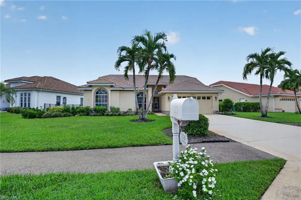 2126 E Crown PT Naples, FL 34112