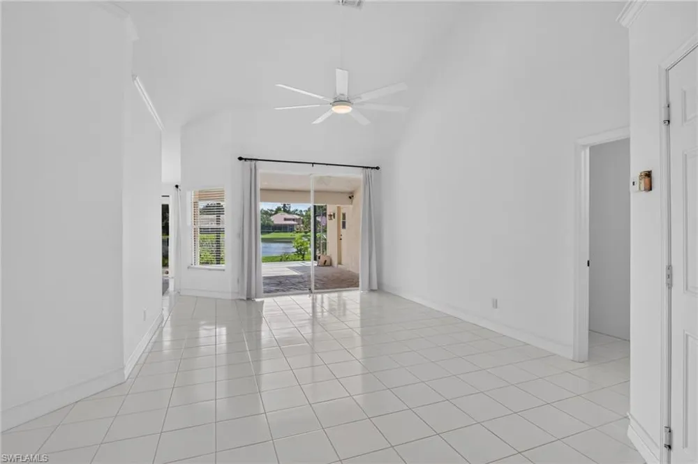 2126 E Crown PT Naples, FL 34112