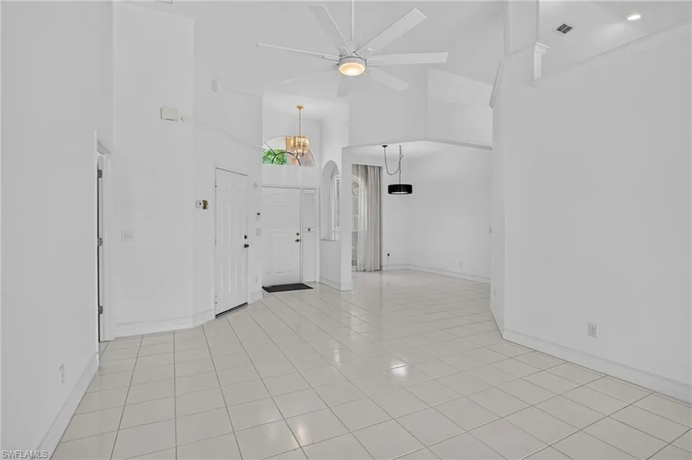 2126 E Crown PT Naples, FL 34112