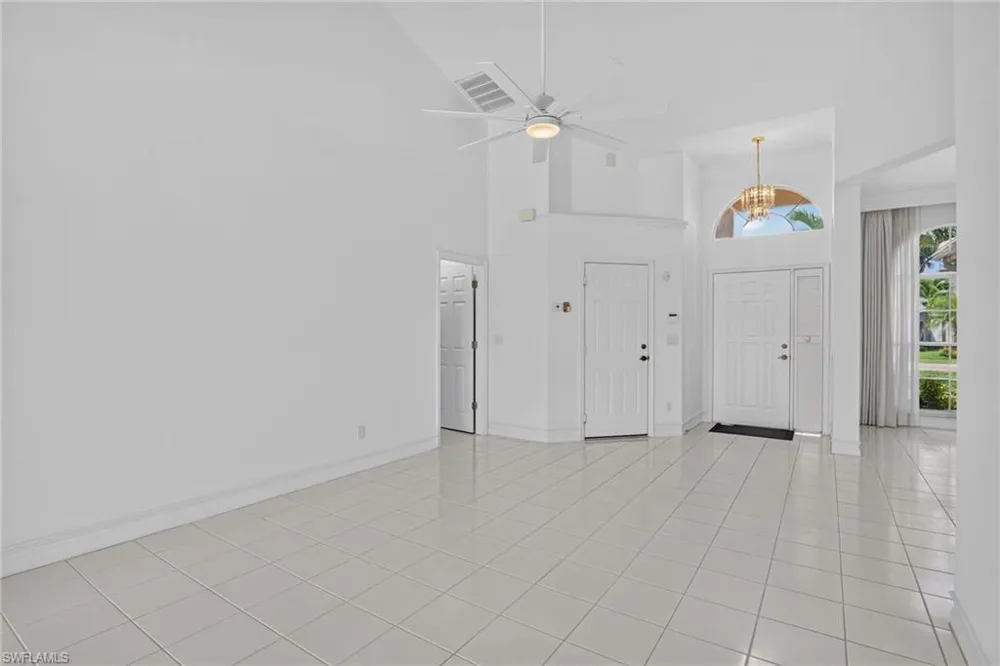 2126 E Crown PT Naples, FL 34112