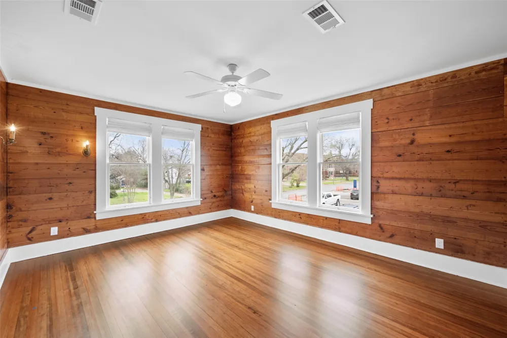 1106 W 4th Avenue Corsicana, TX 75110