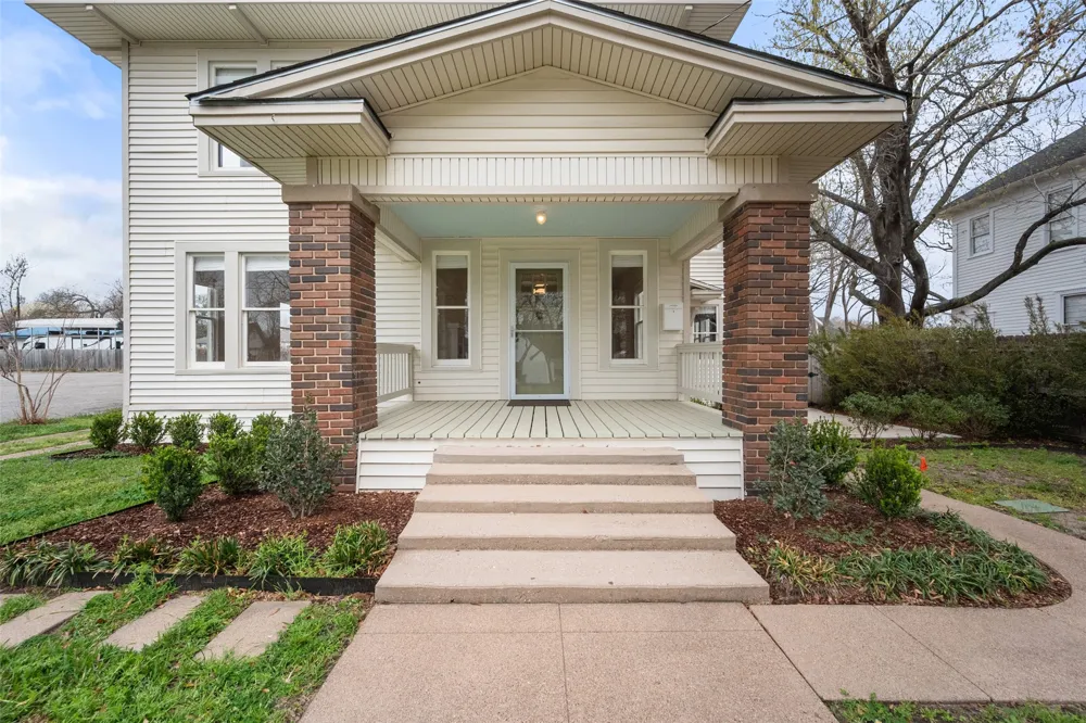 1106 W 4th Avenue Corsicana, TX 75110