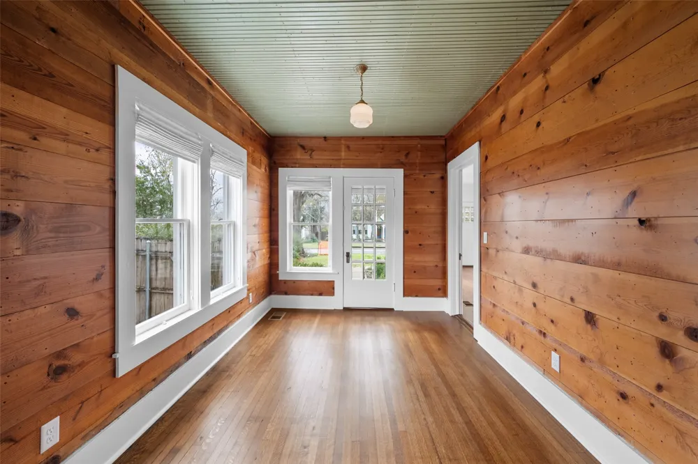 1106 W 4th Avenue Corsicana, TX 75110