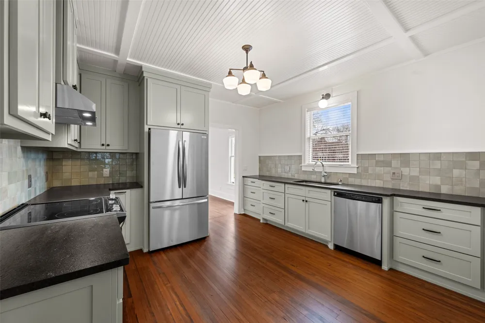 1106 W 4th Avenue Corsicana, TX 75110