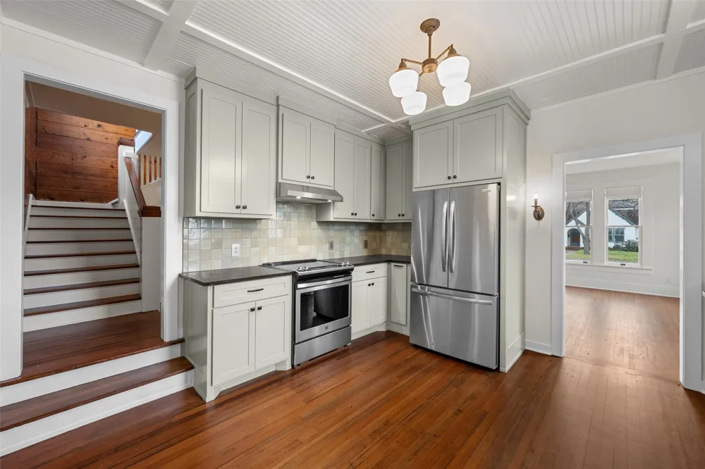 1106 W 4th Avenue Corsicana, TX 75110
