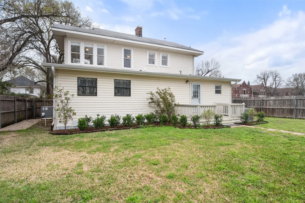 1106 W 4th Avenue Corsicana, TX 75110