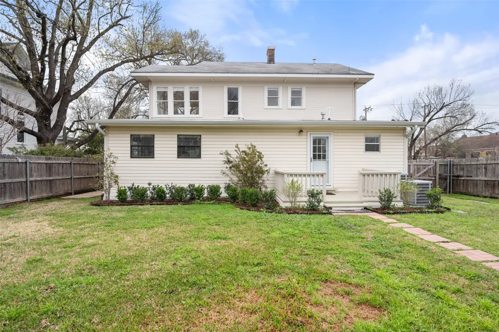 1106 W 4th Avenue Corsicana, TX 75110