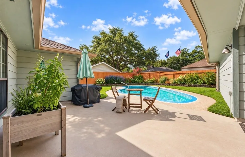 1858 Eagle Falls Drive Street Hockley, TX 77077