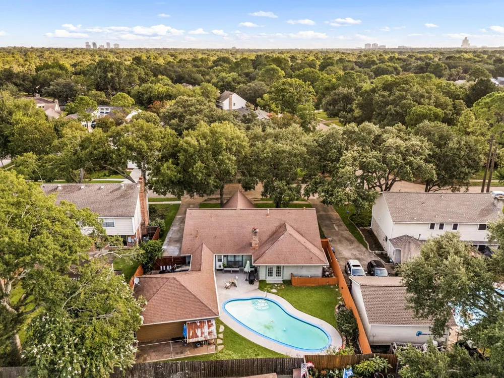 1858 Eagle Falls Drive Street Hockley, TX 77077