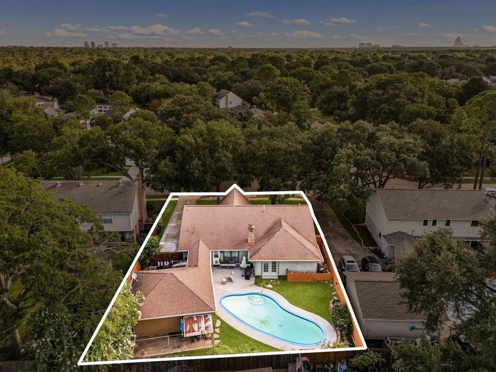 1858 Eagle Falls Drive Street Hockley, TX 77077