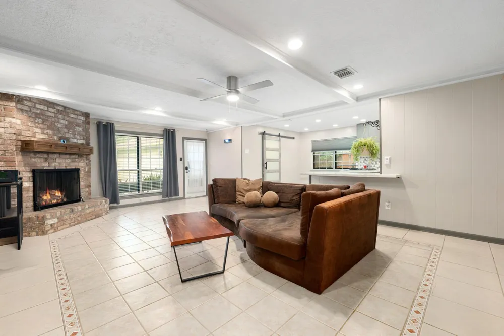 1858 Eagle Falls Drive Street Hockley, TX 77077