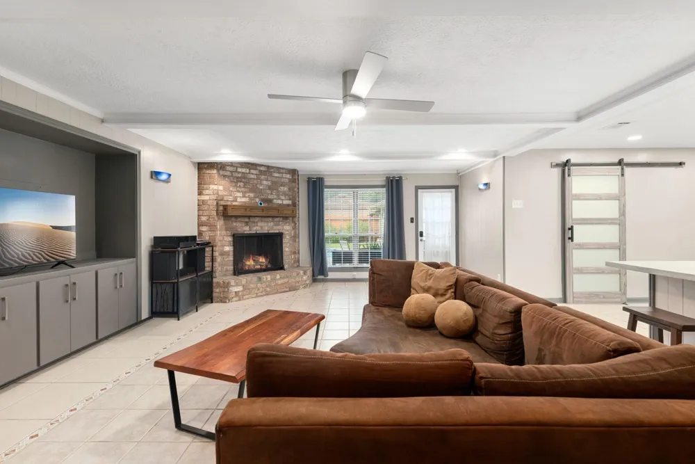 1858 Eagle Falls Drive Street Hockley, TX 77077