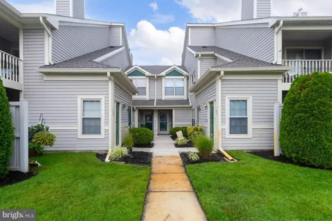 655 STEEPLECHASE COURT