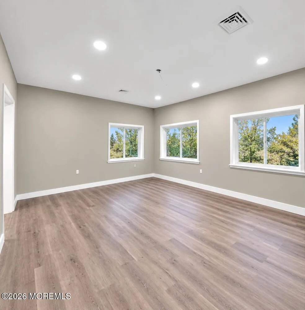 192 W 5th Street Howell, NJ 07731
