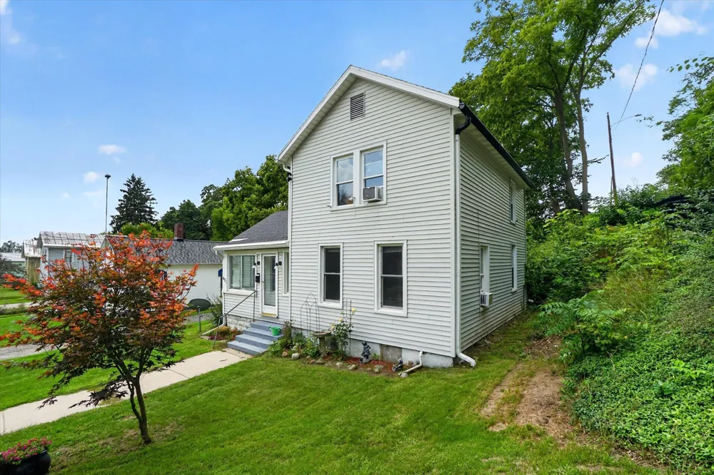 671 Jackson Street Ionia City, MI 48846