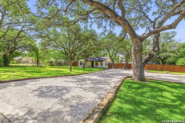 221 W HIGHLAND DR Boerne, TX 78006