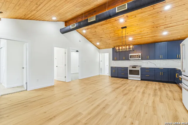 221 W HIGHLAND DR Boerne, TX 78006