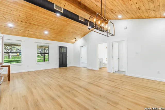 221 W HIGHLAND DR Boerne, TX 78006